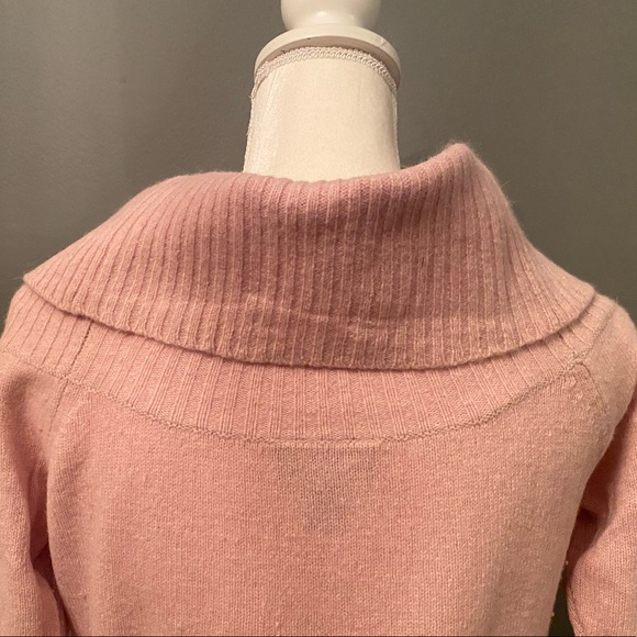 Ann Taylor chunky pink sweater - Picture 4 of 4